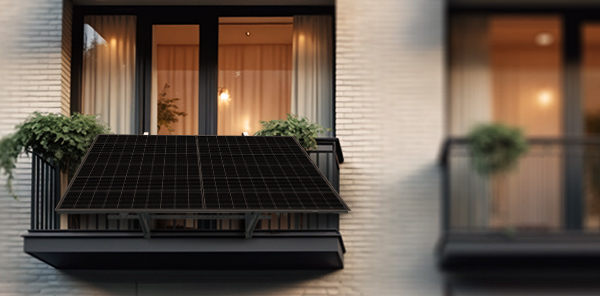 Illustration kit solaire installé sur un balcon